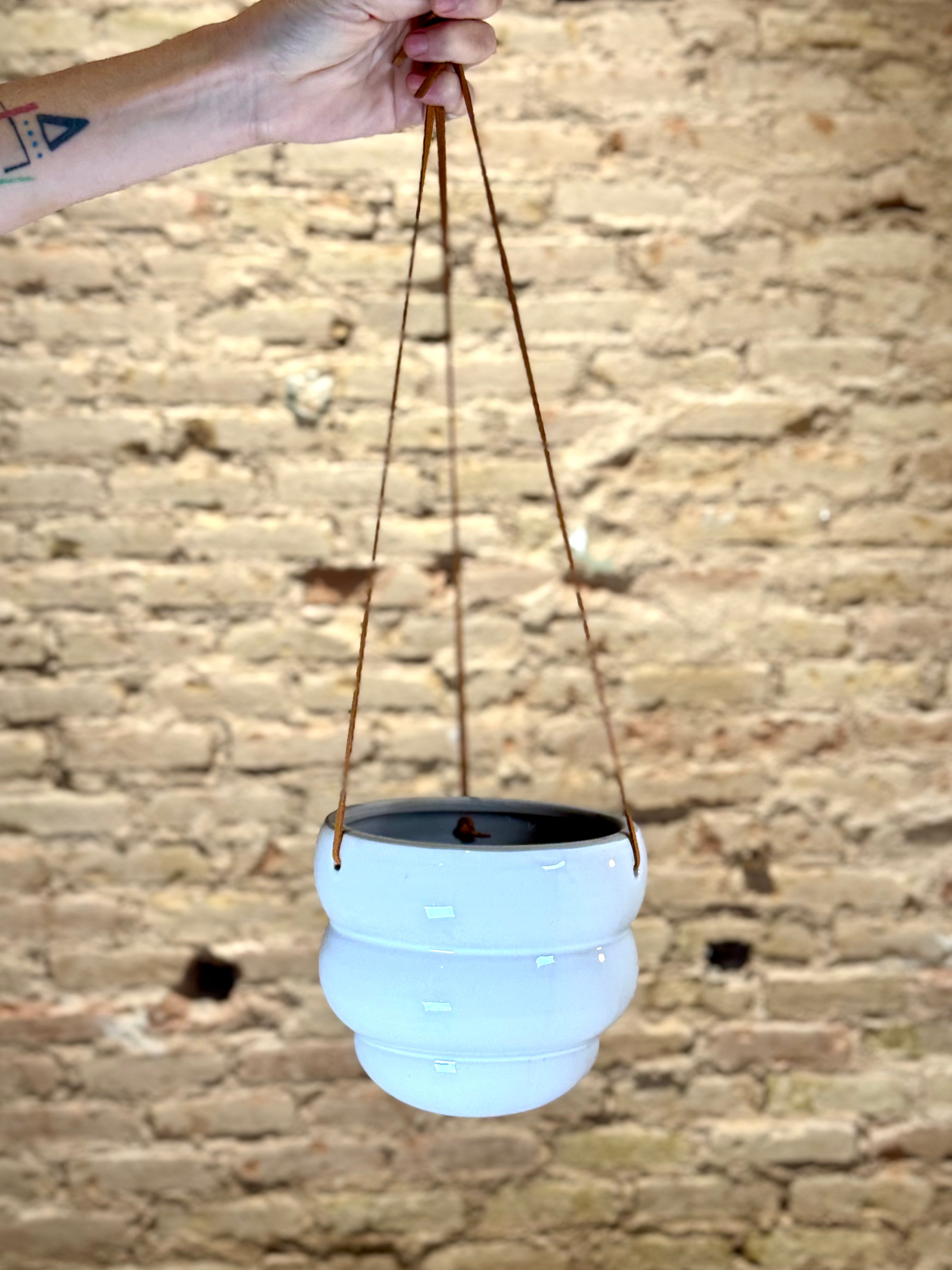 Maceta Colgante Blanca – Porta Plantas de Cerámica con Cuerda