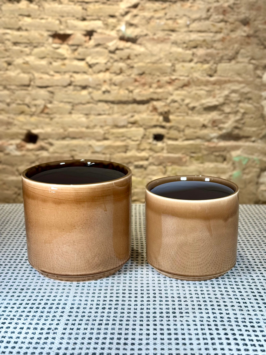 Macetas de cerámica marrón brillante para plantas de interior