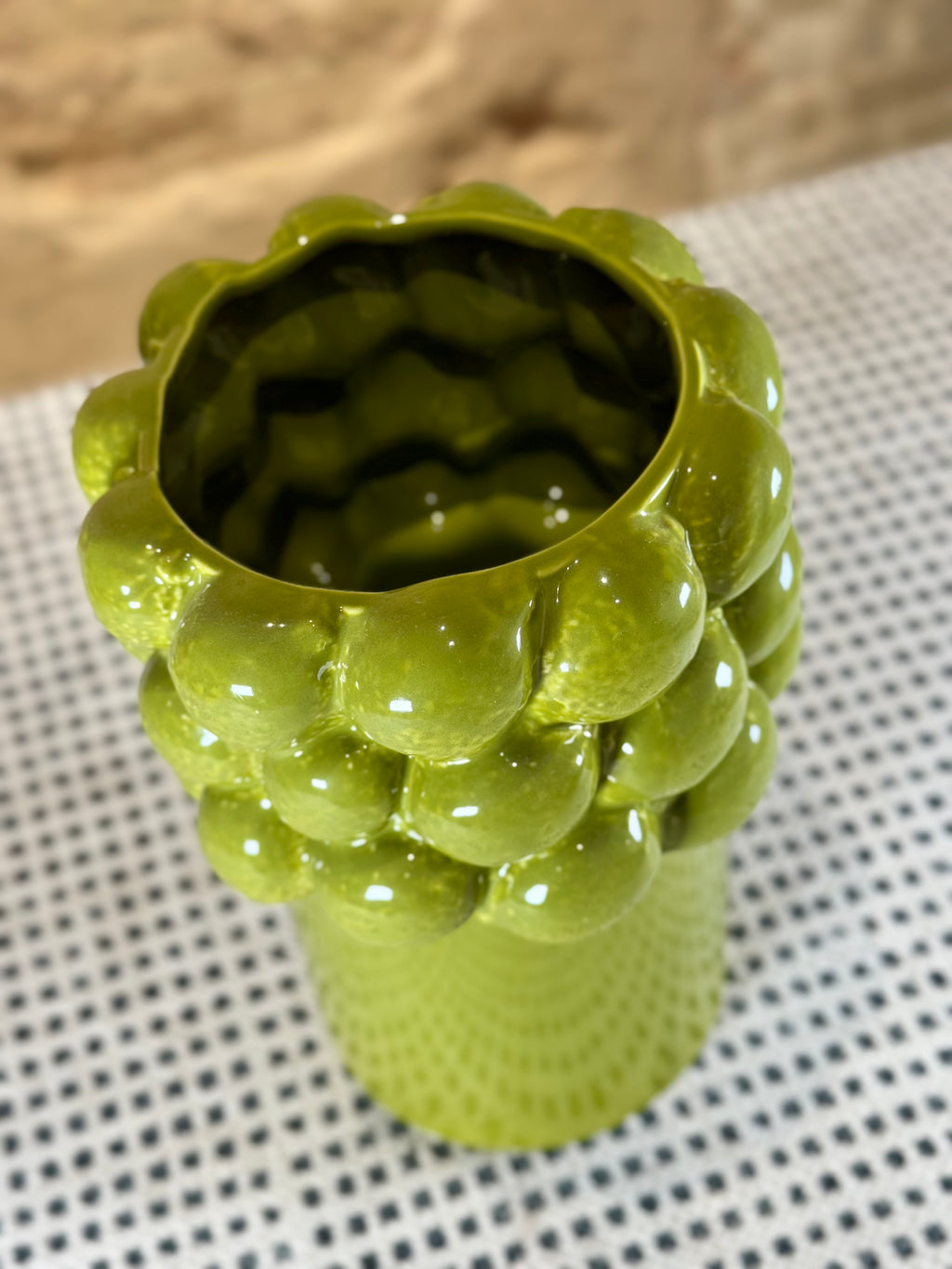 Jarrón cerámico verde burbujas – Florero decorativo moderno para arreglos florales