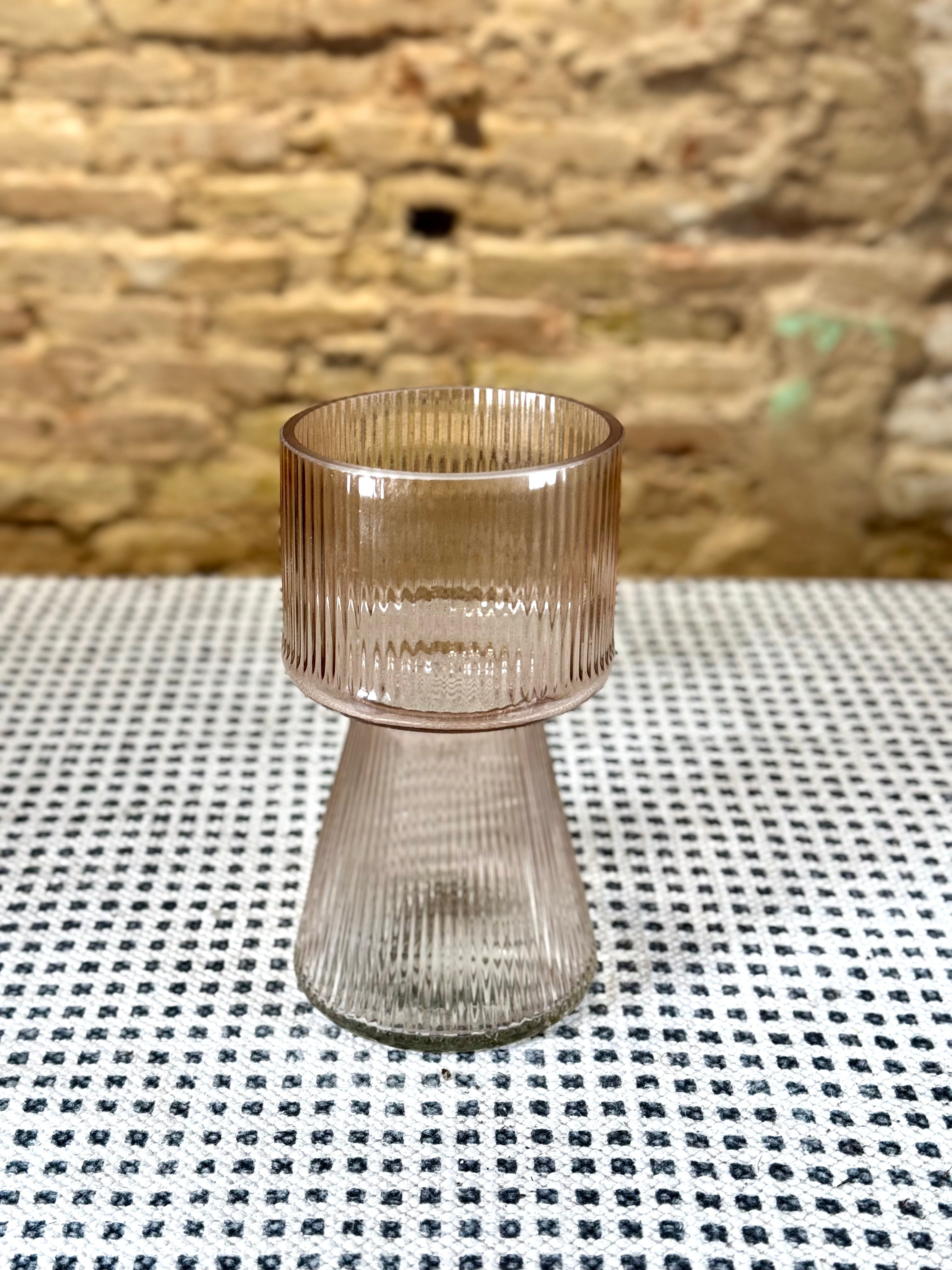 Jarrón de vidrio ahumado – Florero decorativo moderno con textura acanalada