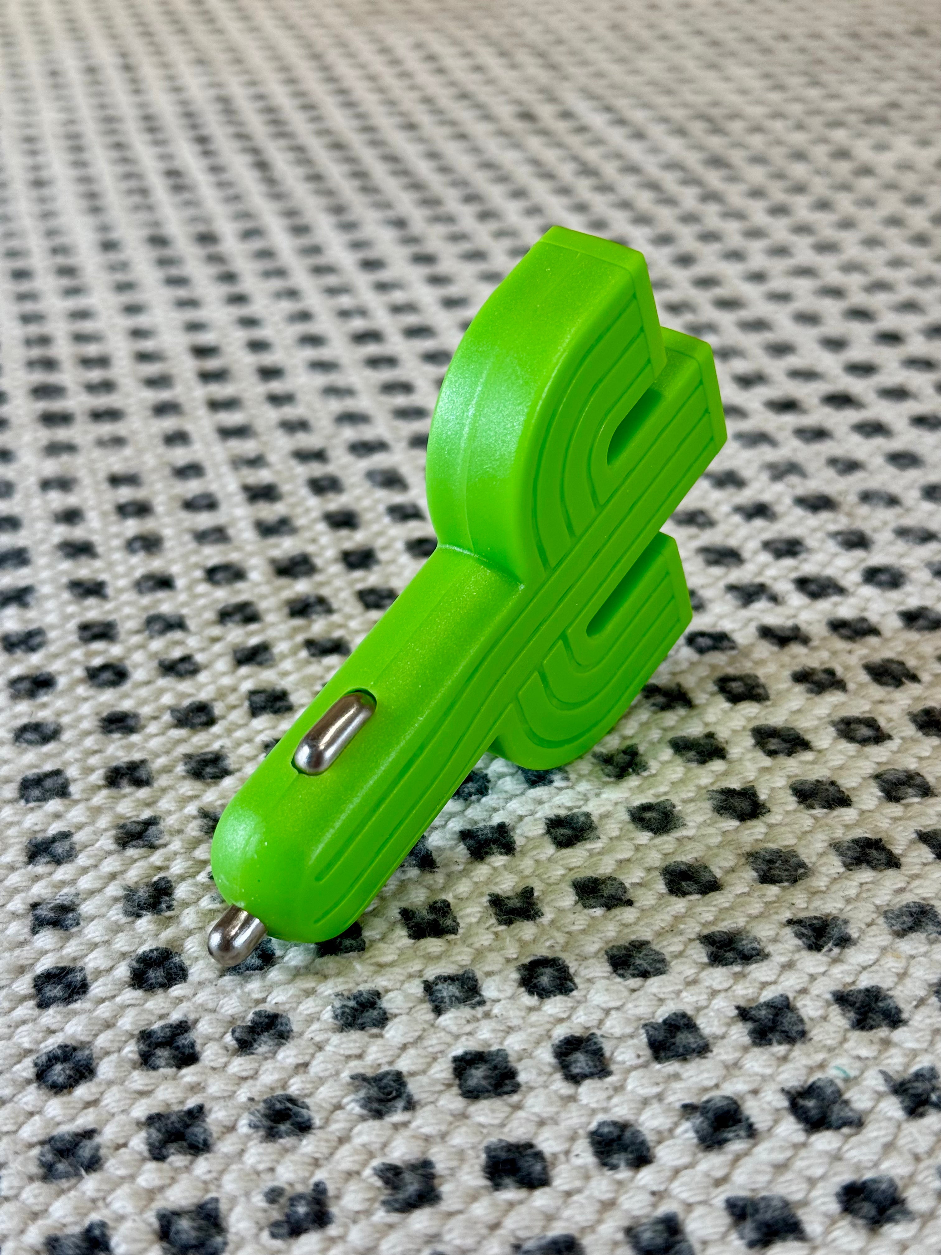 Puerto USB de Coche en Forma de Cactus – Triple USB | Marea Verde Barcelona