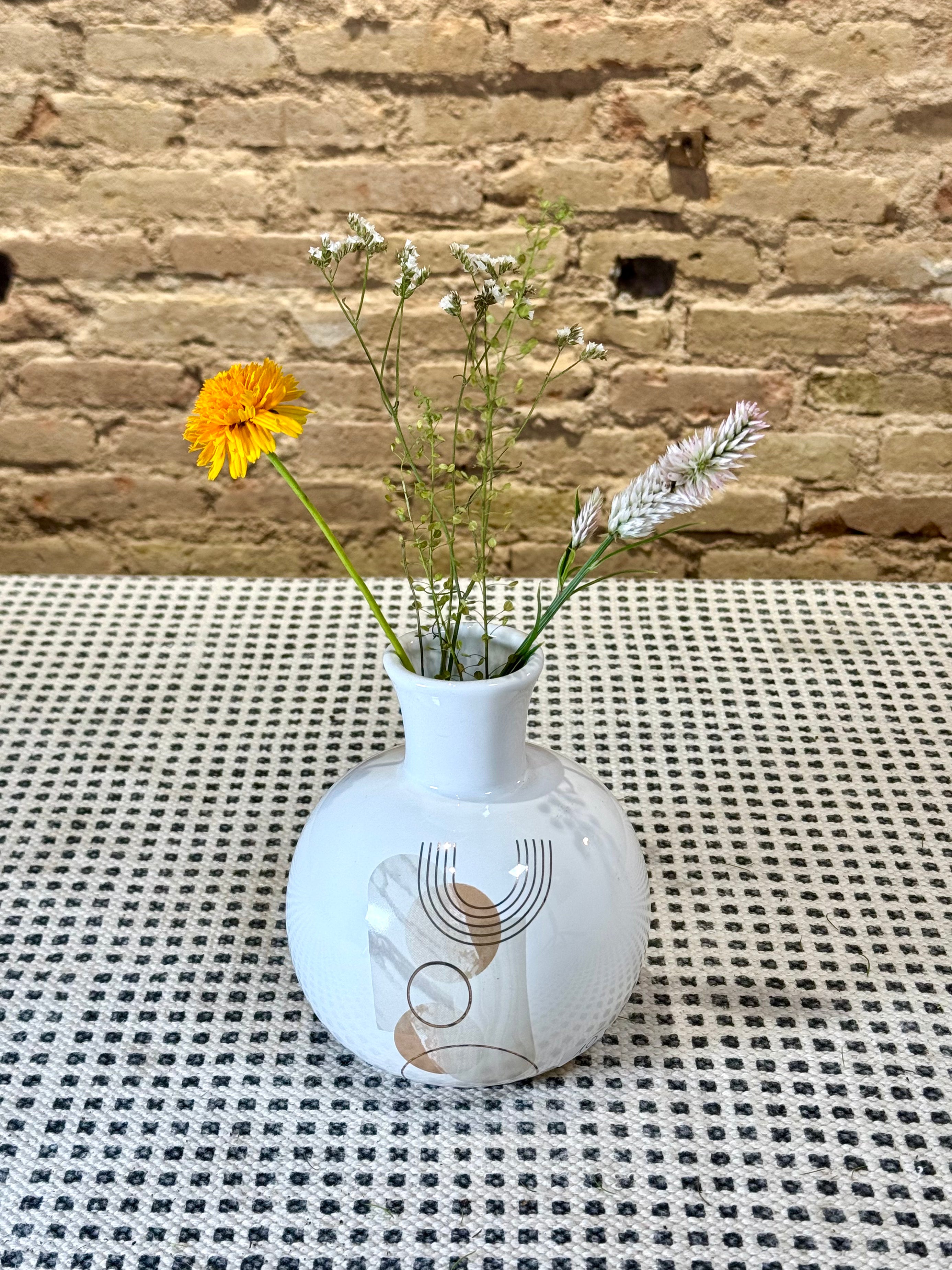 Florero pequeño de cerámica blanco