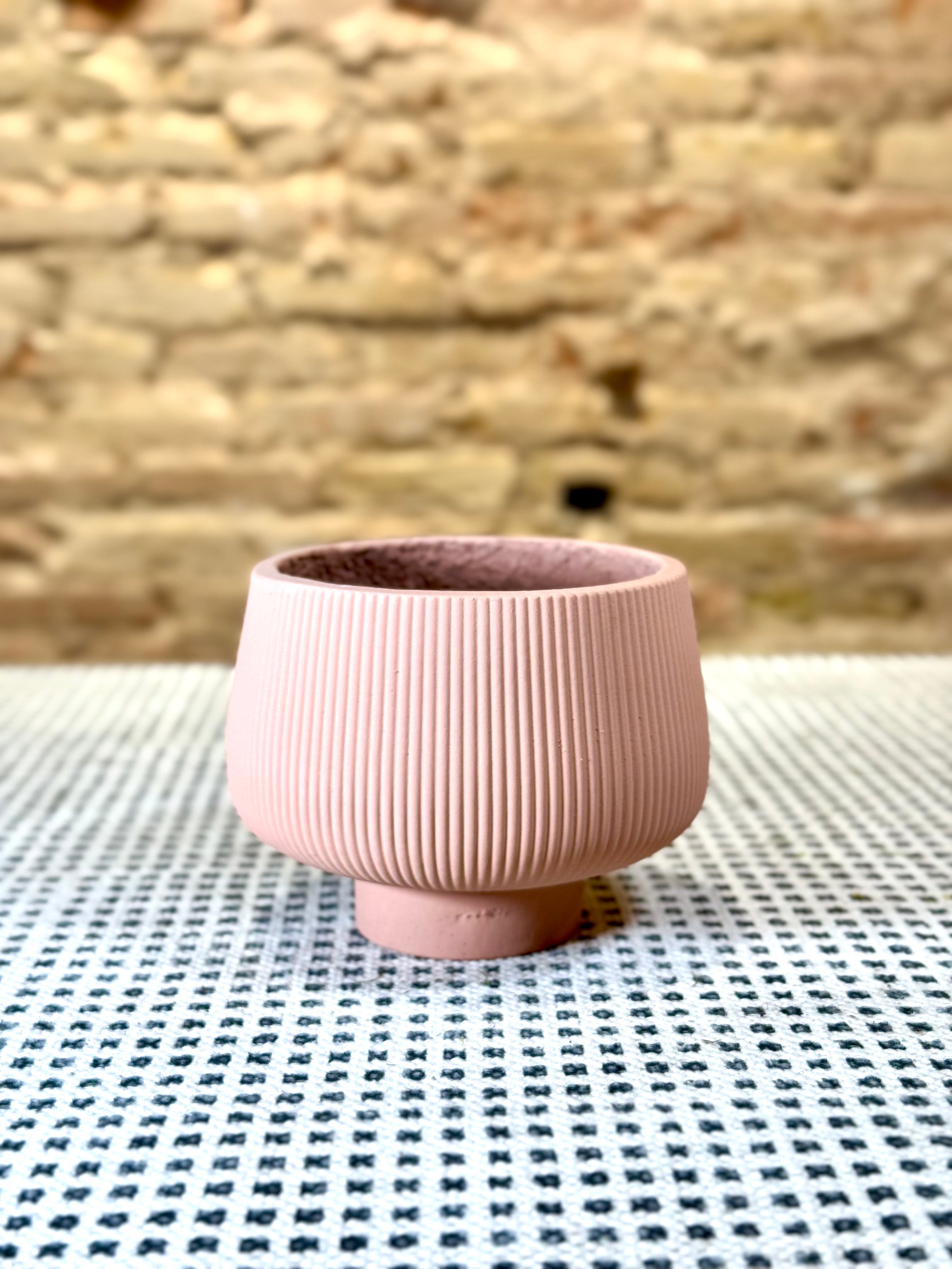 Portamacetas Copa Rosado Pálido, Textura Rústica